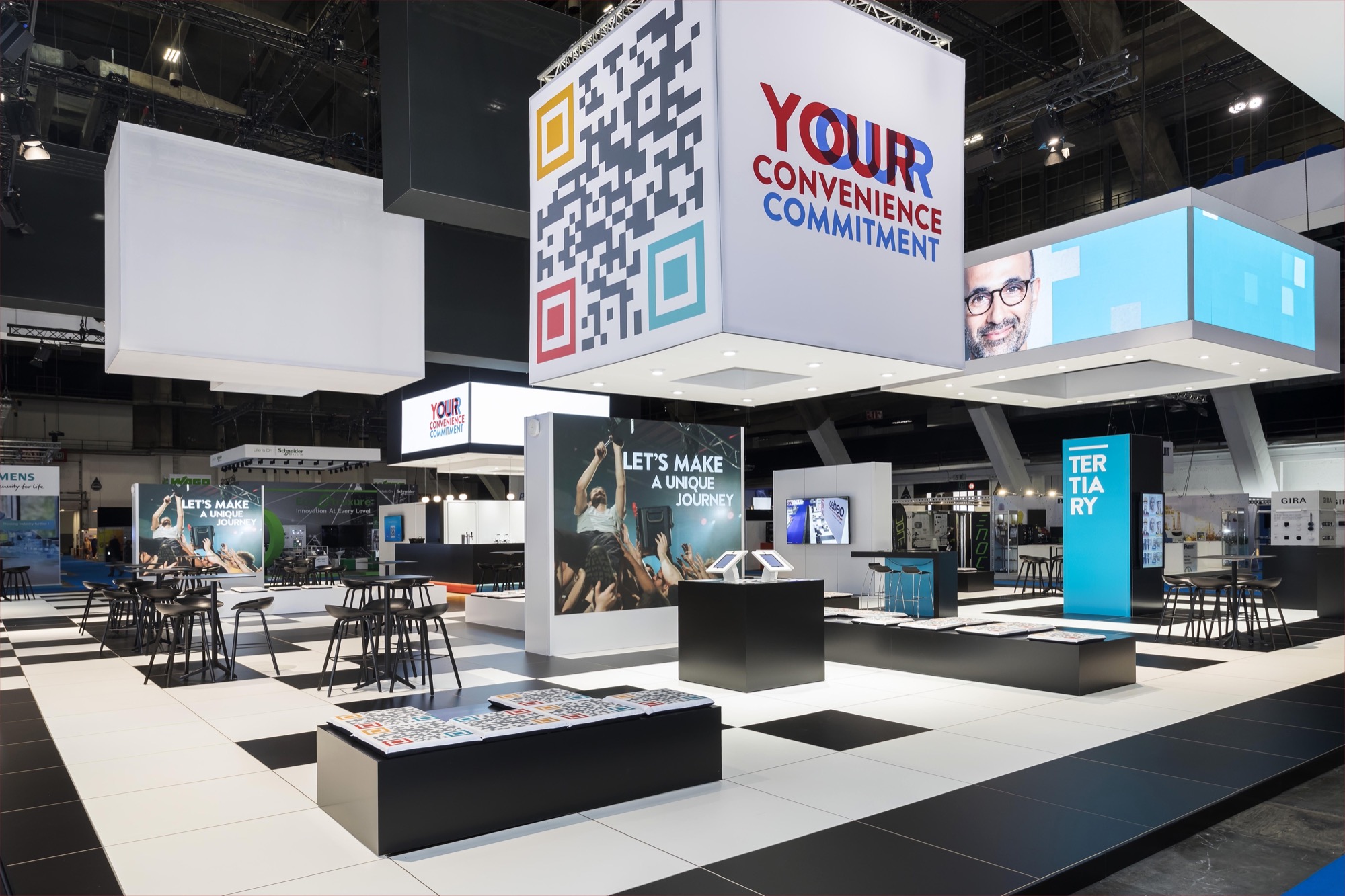 Overzicht van deze hybride beursstand van CEBEO met QR code als eyecatcher