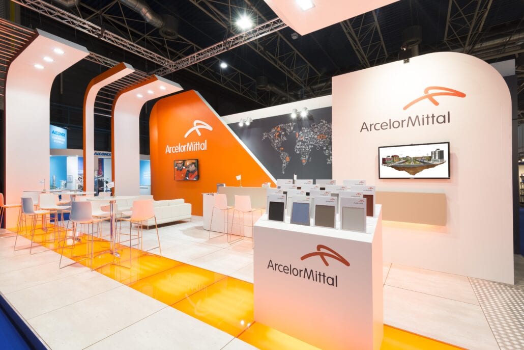 presentatiesokkel op beursstand Arcelor Mittal