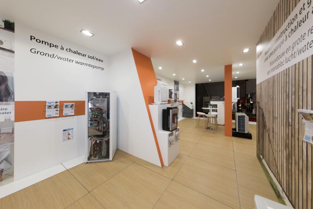 Expo Z verzorgt steeds het printwerk voor uw beursstand in eigen atelier in Westmalle. beursstand Daikin Batibouw met houten vloer en plafondhoge fotoprints