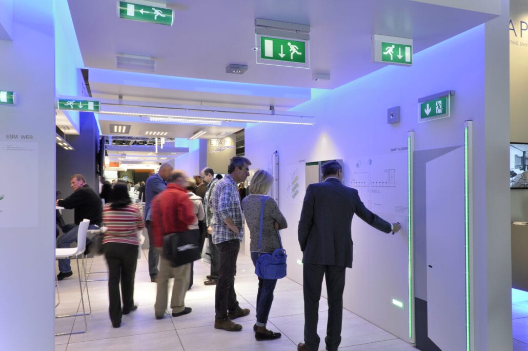 Inbouwen en opbouw van materiaal van de klant kan allemaal in een op maat gemaakte beursstand van Expo Z ingebouwde toestellen in de houtbouw beursstand van Etap in Frankfurt
