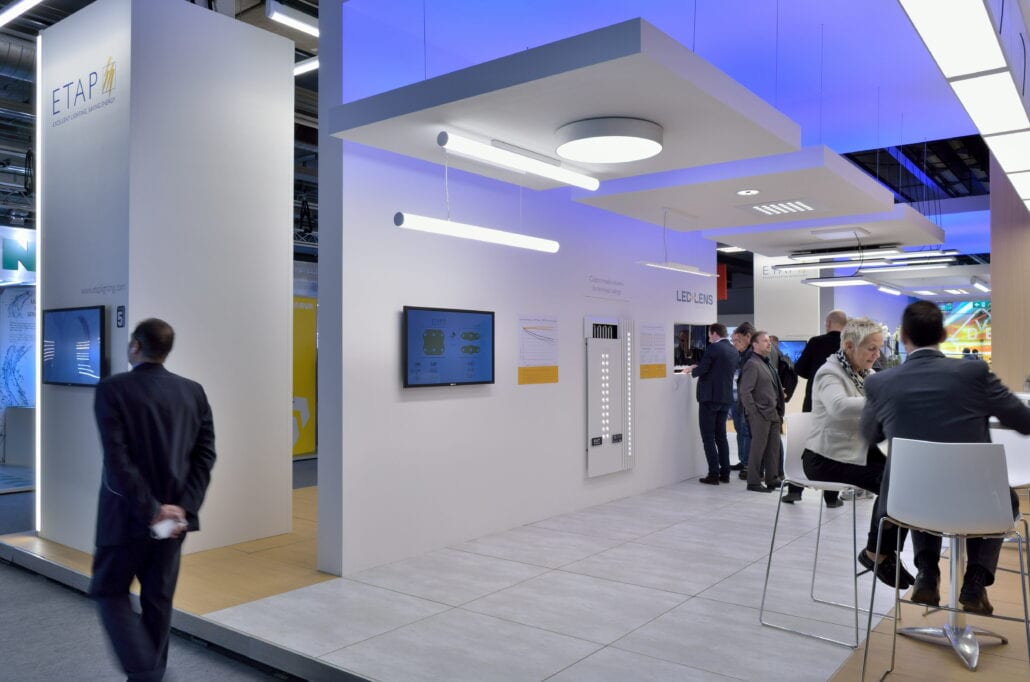 Expo Z bouwde alle armaturen in in de beurswanden in deze op maat gemaakt beursstand voor Etap Verlichting de beursstand voor Etap op de beurs Light&Building te Frankfurt