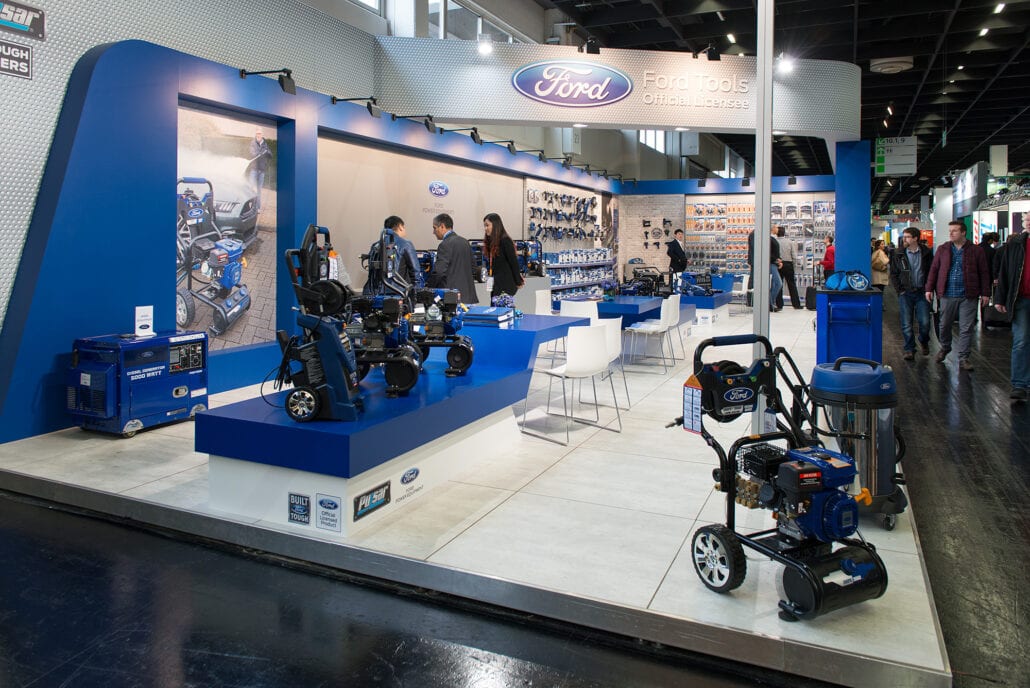 Expo Z standenbouw biedt een verhoogde vloer aan als onderdeel van uw beursstand op maat. beursstand voor Ford Tools Keulen