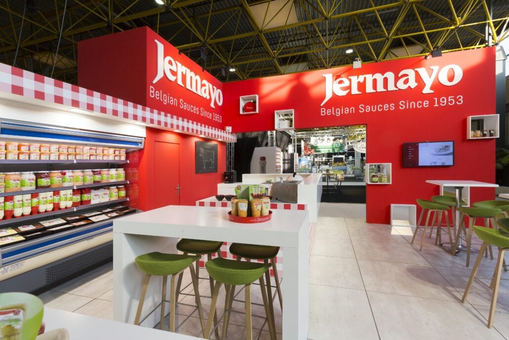 Het huren van passend beursmeubilair zit inbegrepen in het totaalpakket dat u kan verwachten van Expo Z detail beursstand Jermayo op de beurs Tavola