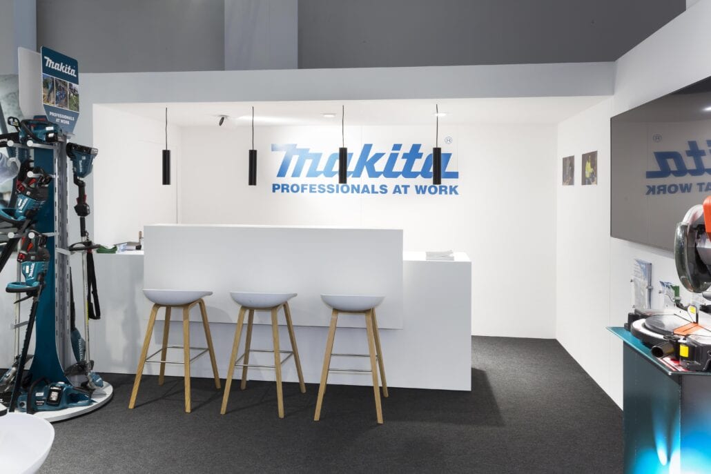 barruimte en toog bij Makita op de beursstand van Batibouw Brussel