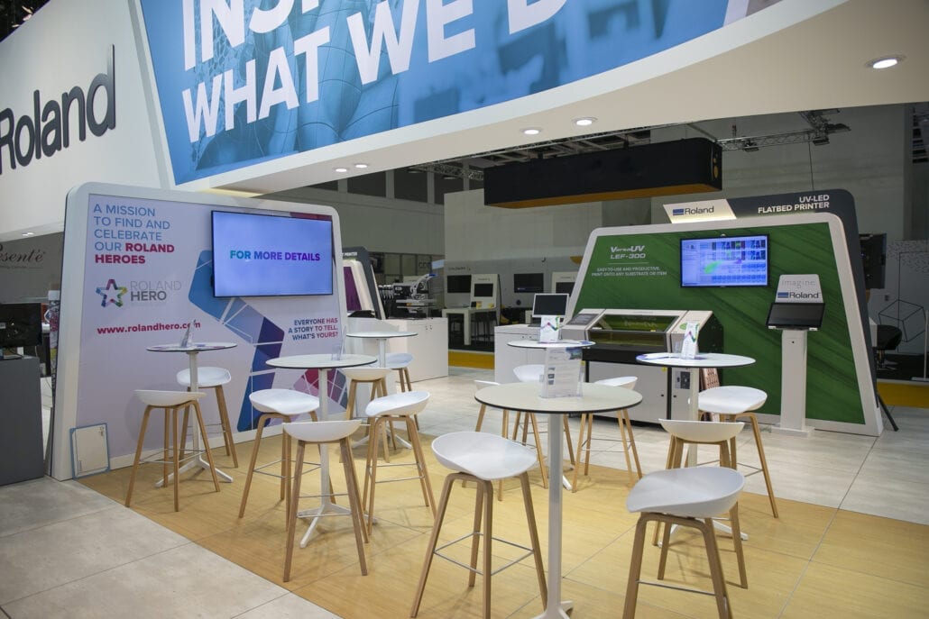 Creatief en organisch ontwerp voor de beursstand van Roland DG op Fespa