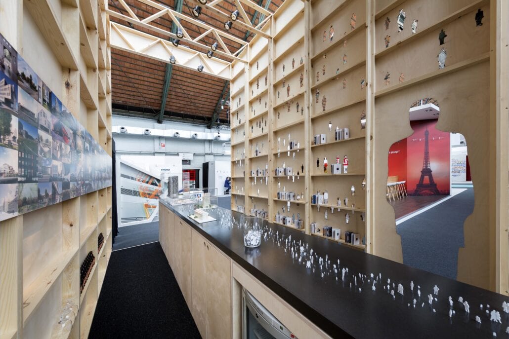 Laat u inspireren voor uw beursstand op de website van Expo Z standenbouw architecturale beursstand met uitgelaserde figuurtjes
