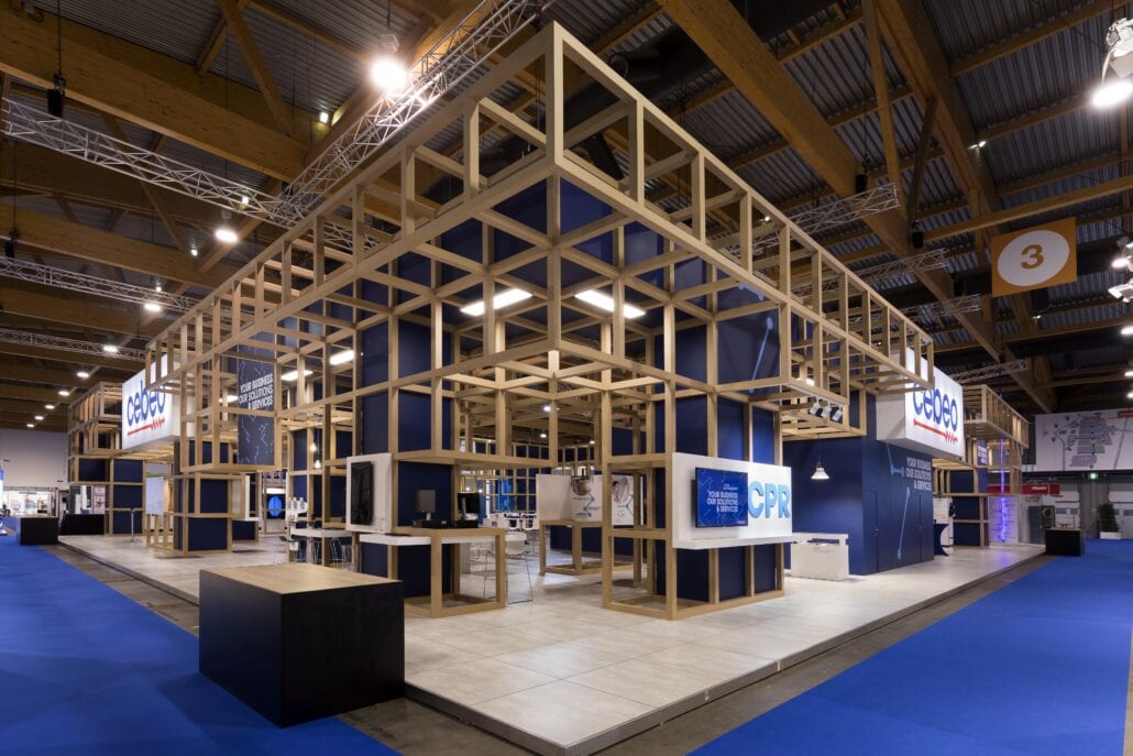 vakwerk van deze stand voor Cebbeo bestaat uit MDF kubussen van 1 m³