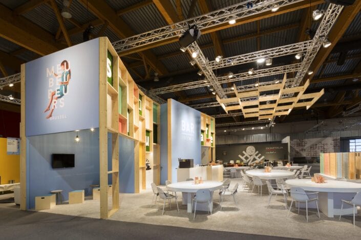 Expo Z voorziet ook steeds de truss en rigging op uw beursstanden met materiaal uit eigen stock. beursstand Square op de Meubelbeurs van Brussel