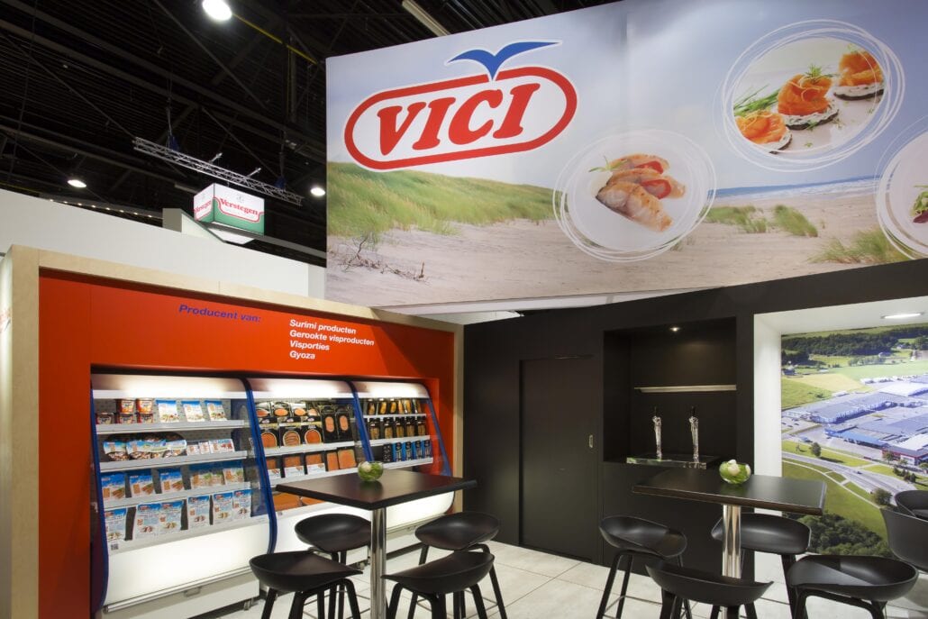 combinatie van houtbouw en modulaire beursstand Vici op tavola
