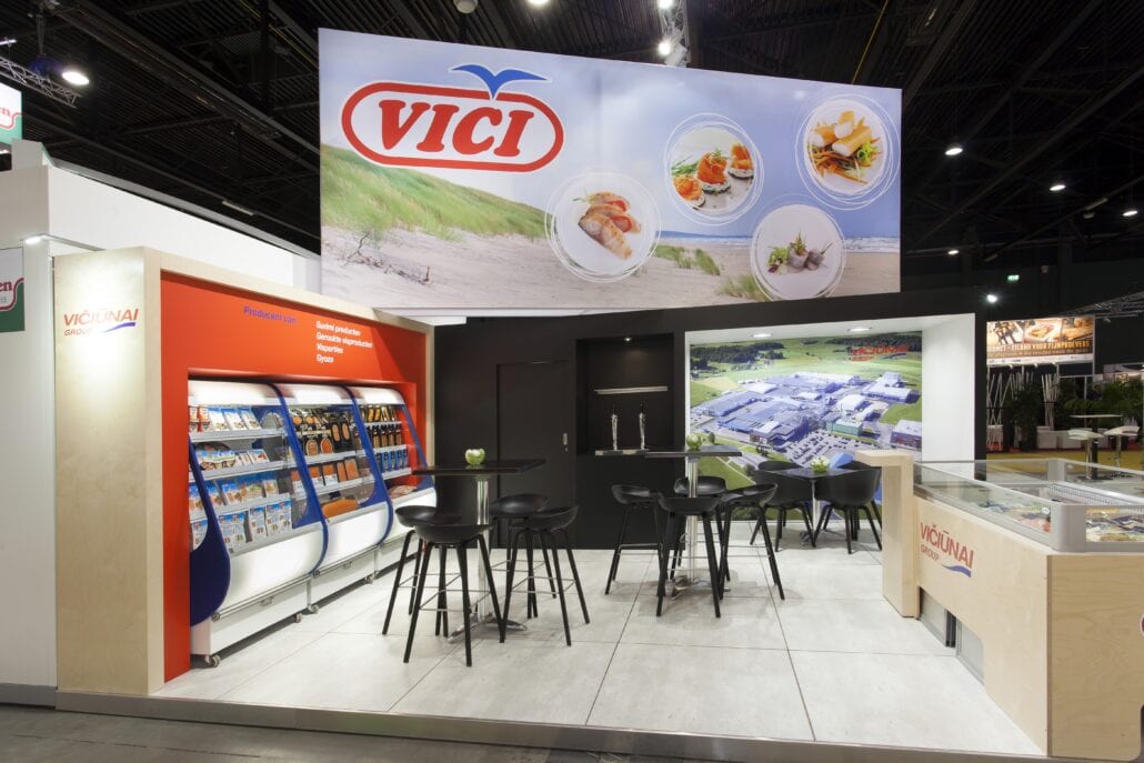 Geverfde en houten beurswanden zorgt voor een mooie ontwerp van deze beursstand op Tavola