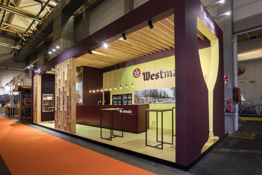 Expo Z probeert voor uw beursstand steeds iets creatiefs te doen met uw logo of uw iconisch product. blowup iconische glas van de Westmalle Trappist beursstand Horeca Expo Gent