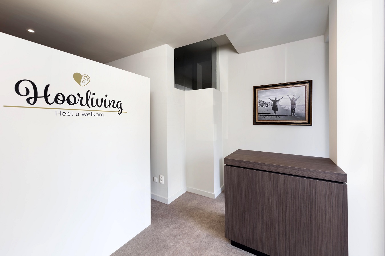 Hoorliving warme intereieurbouw kantoorinrichting