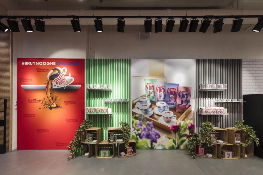 Neem een leuke selfie voor de Bruynooghe Instagram wall in hun pop-up shop in K shopping Kortrijk Instagram selfie wall Bruynooghe pop-up shop