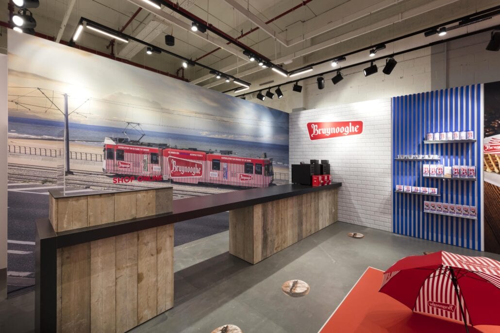 Heerlijk geurende koffie te verkrijgen aan de koffiebar in de Bruynooghe pop-up winkel koffiebar in de Bruynooghe pop-up winkel