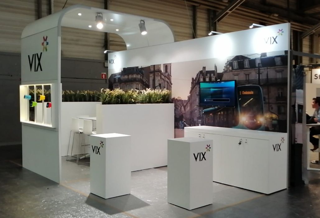 Door Expo Z gepersonaliseerde systeemstand met doeken en panelen
