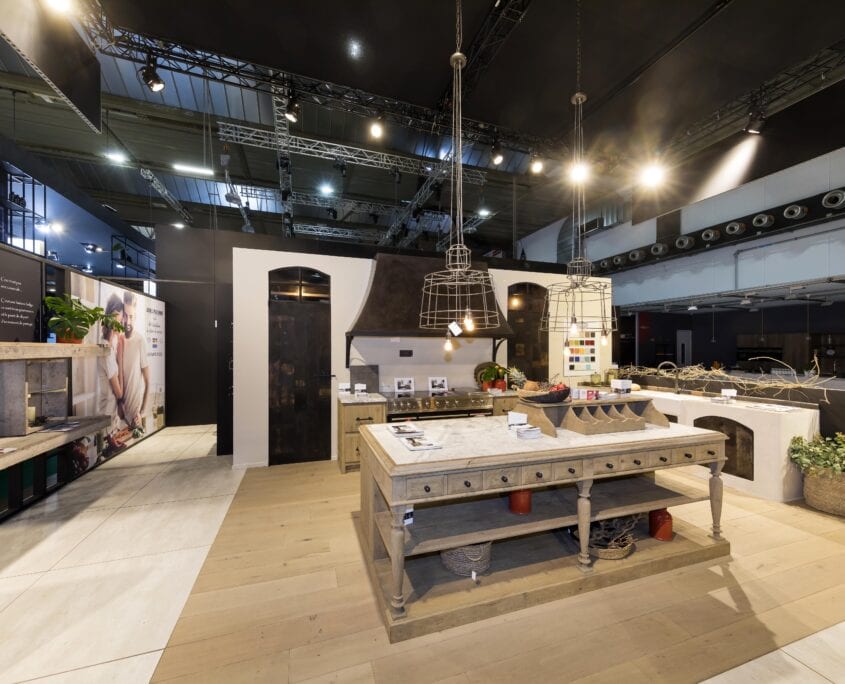 Een beursstand is een beleving. Met de juiste belichting en materiaalkeuze kan je al veel doen. Laat je hierin begeleiden door Expo Z standenbouw beursstand Abel Falisse Batibouw