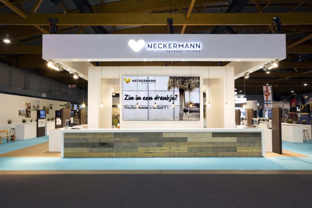 Beursstand Neckermann op vakantiesalon.