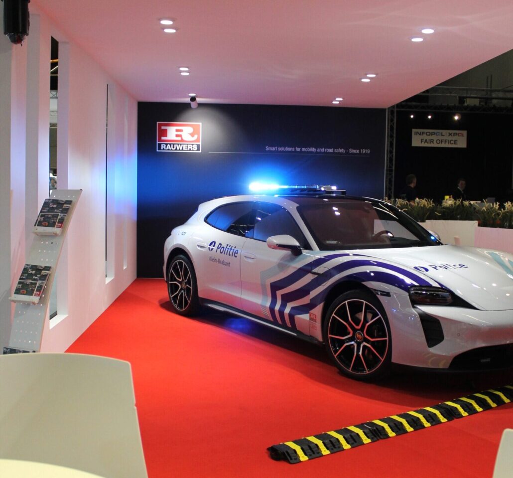 Expo Z zorgt voor een opvallende beursstand dat meteen in het oog springt bij de beursbezoeker. Geen enkel idee is te gek. De Porsche als element dat de aandacht trekt van de bezoeker op de beursstand van Rauwers.